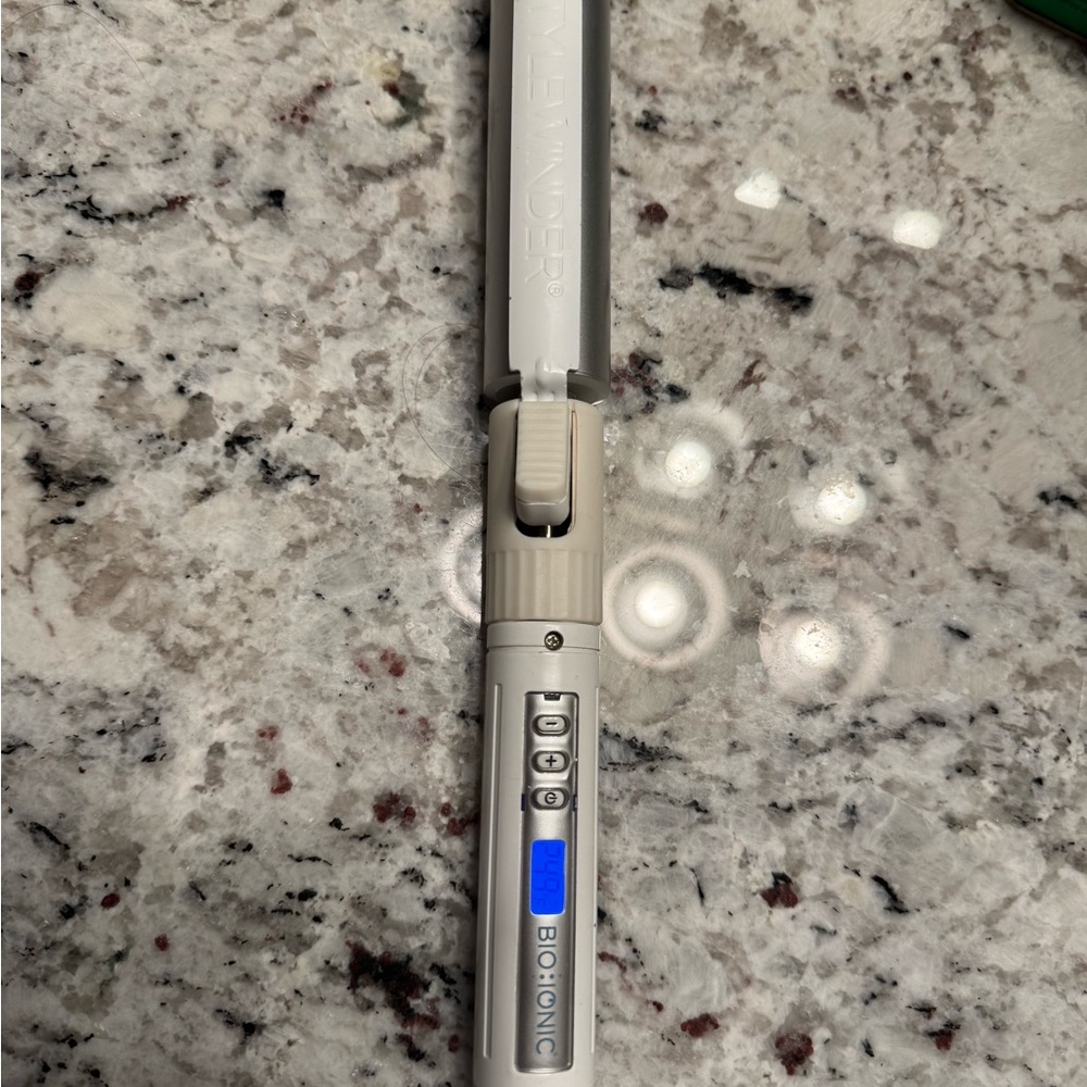 Bio Ionic style winder hair curling iron 1”